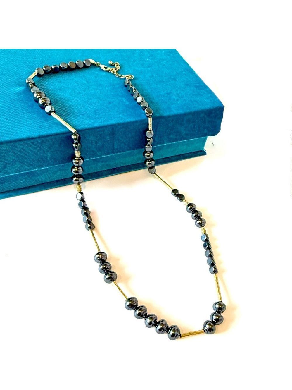 CHICO’s | Gray Pearl & Hammered Gold Long Modern Station Necklace | NWOT